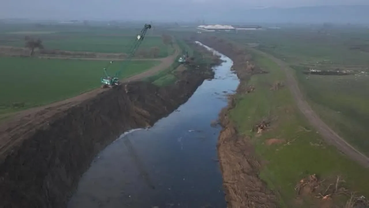 DSİ, Balıkesir'de Taşkın Riskini Azaltmak İçin Kazıklı Dere Islah Çalışmalarını Sürdürüyor DSİ, Balıkesir'de Taşkın Riskini Azaltmak İçin Kazıklı Dere Islah Çalışmalarını Sürdürüyor