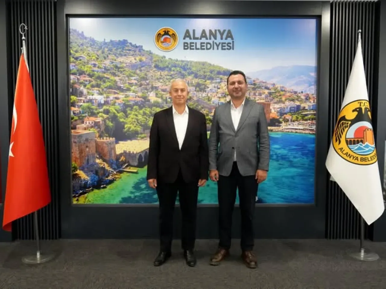 Alanya'da Turizmde Yeni Yönetim: ALTİD Başkanı ve TGA Üyesi Göreve Başladı Alanya'da Turizmde Yeni Yönetim: ALTİD Başkanı ve TGA Üyesi Göreve Başladı