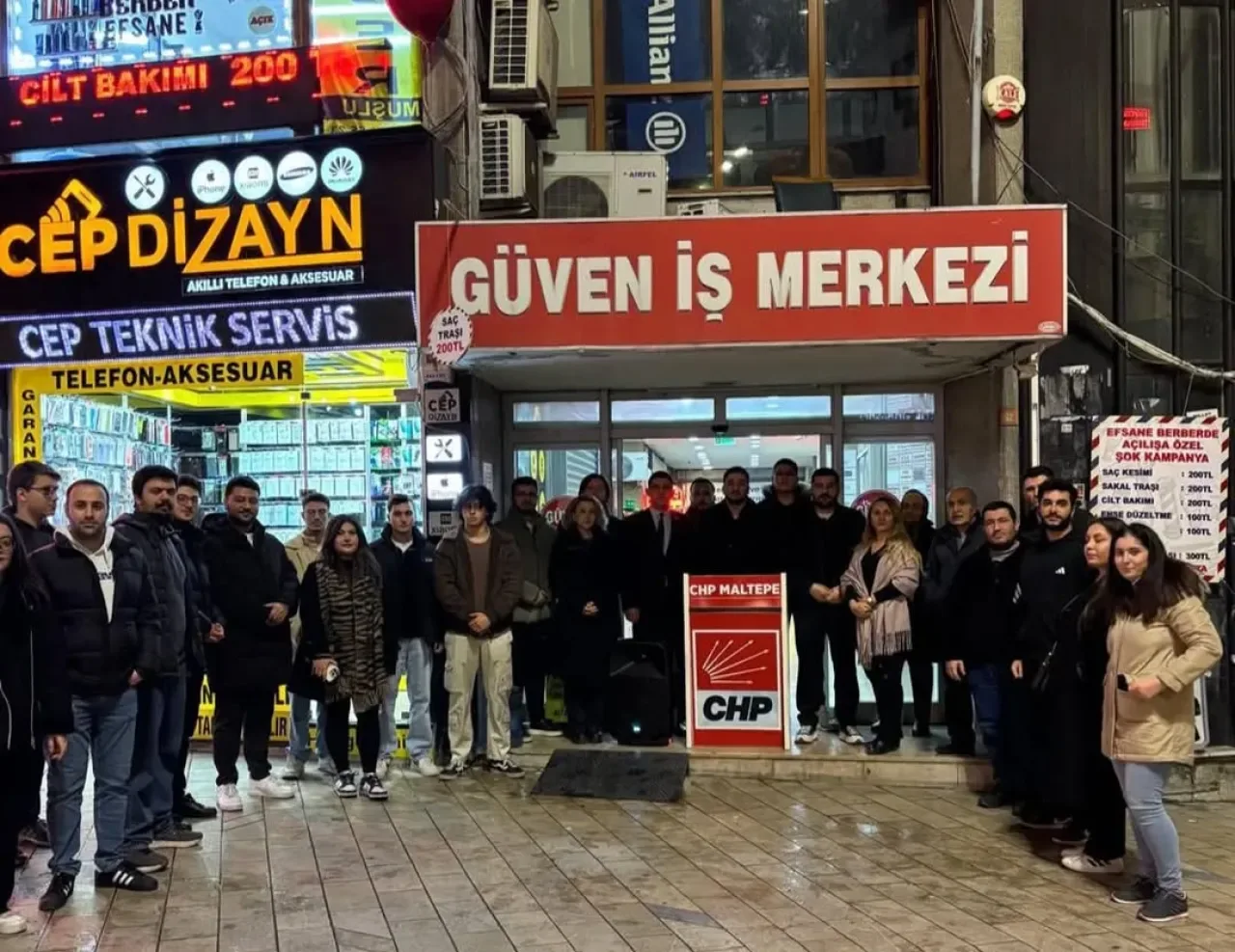 CHP'li Gençlerden İktidarın Gençlik Politikalarına Tepki CHP'li Gençlerden İktidarın Gençlik Politikalarına Tepki