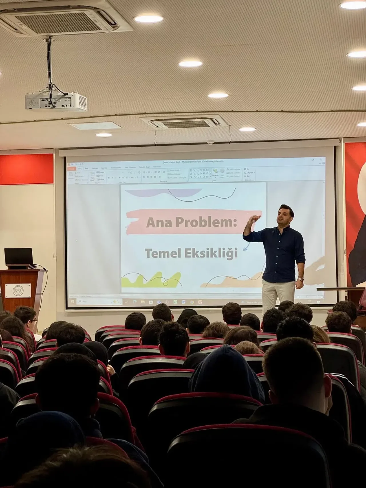 İstanbul'da Öğrencilere Verimli Ders Çalışma Teknikleri Semineri İstanbul'da Öğrencilere Verimli Ders Çalışma Teknikleri Semineri