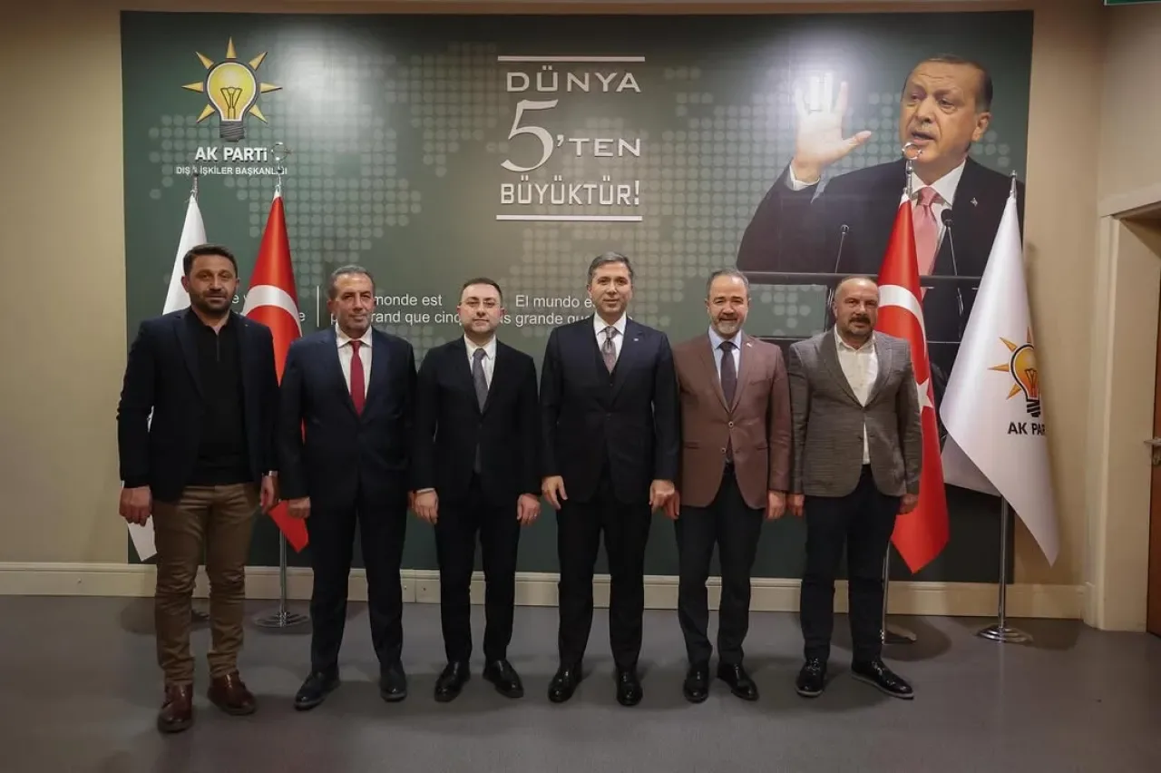 AK Parti'den Tokat'a Ziyaret: Yerel Yönetimler ve Türkiye Yüzyılı Hedefleri Görüşüldü AK Parti'den Tokat'a Ziyaret: Yerel Yönetimler ve Türkiye Yüzyılı Hedefleri Görüşüldü