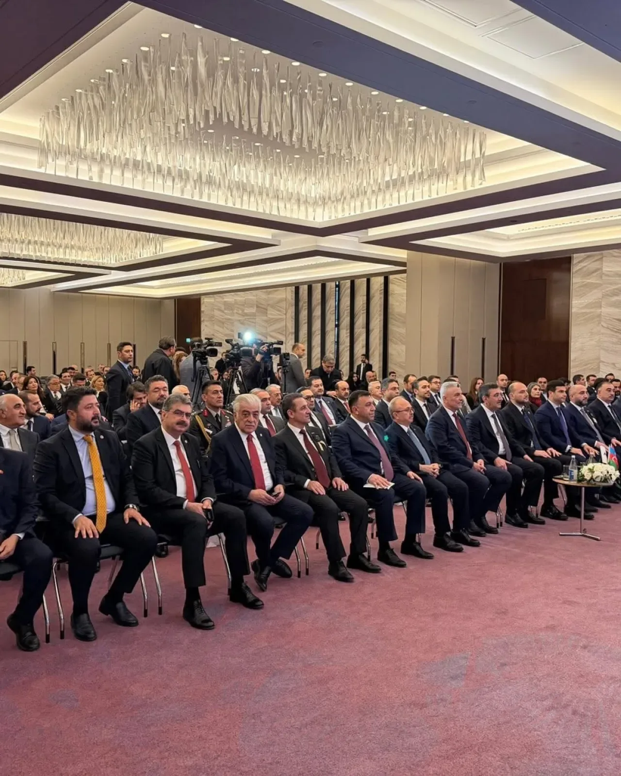 Türkiye ve Azerbaycan 15 Milyar Dolarlık Ticaret Hedefi İçin Yatırım Forumu'nda Buluştu Türkiye ve Azerbaycan 15 Milyar Dolarlık Ticaret Hedefi İçin Yatırım Forumu'nda Buluştu