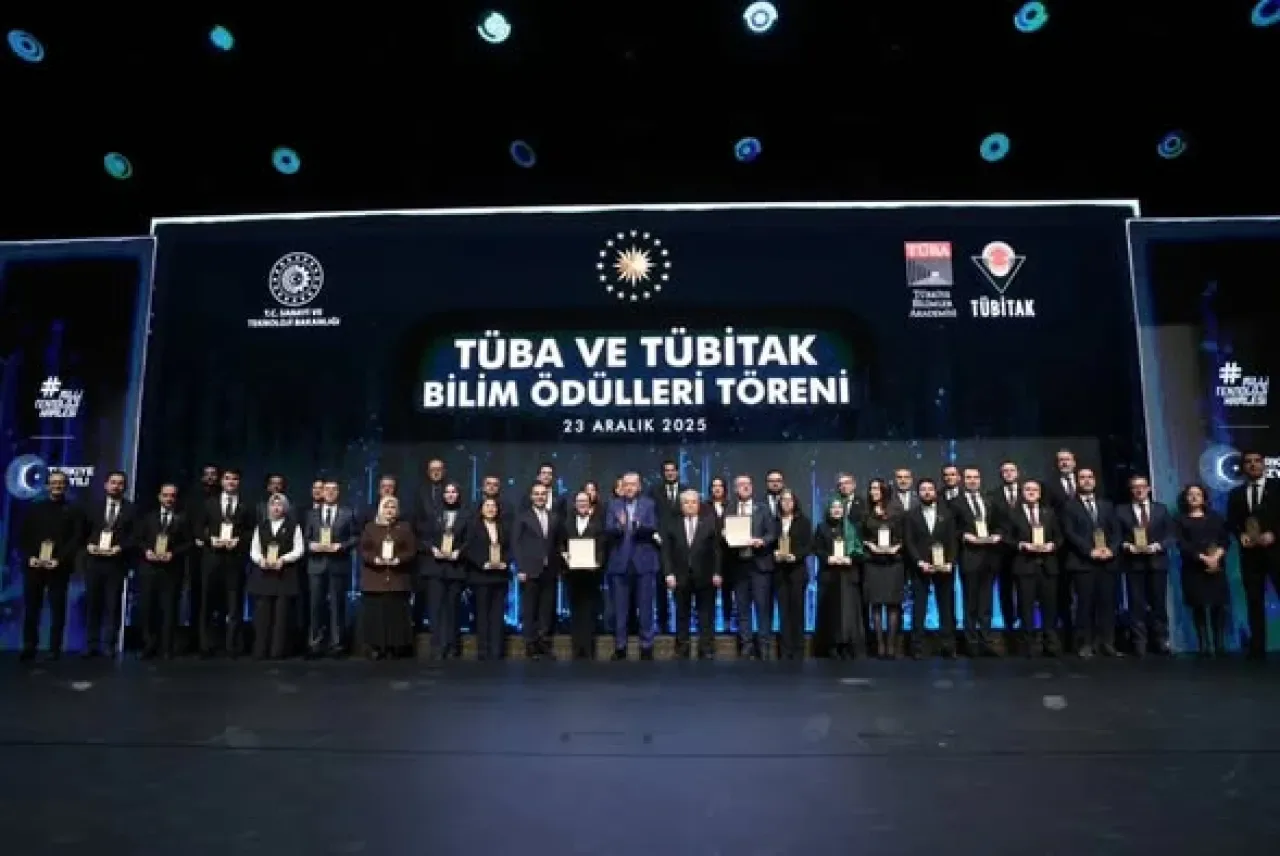 Ege Üniversitesi Akademisyenleri, TÜBA ve TÜBİTAK 2025 Bilim Ödüllerinde Sahneye Çıktı Ege Üniversitesi Akademisyenleri, TÜBA ve TÜBİTAK 2025 Bilim Ödüllerinde Sahneye Çıktı