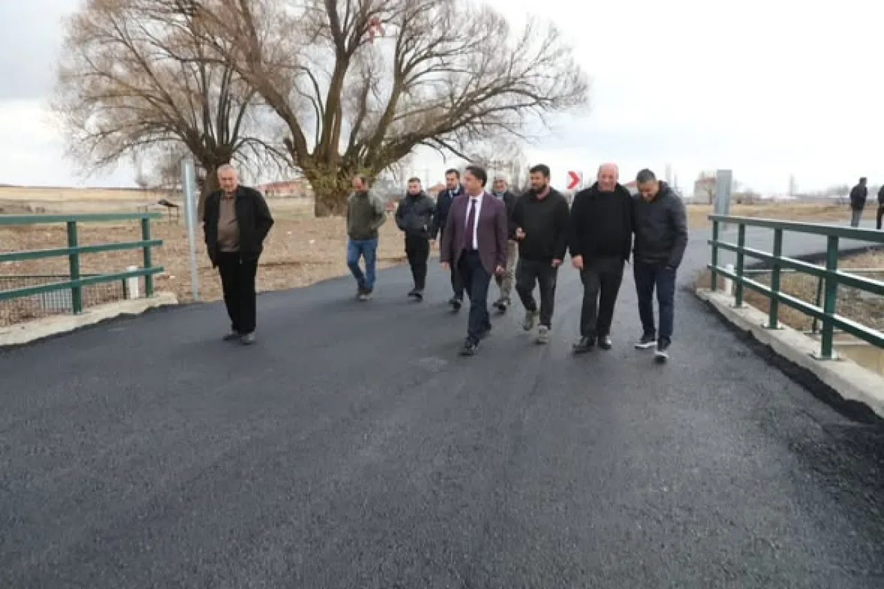 Develi'de Kırsal Kalkınma Hamlesi: Yollar, Köprüler ve Parkeler Yenileniyor Develi'de Kırsal Kalkınma Hamlesi: Yollar, Köprüler ve Parkeler Yenileniyor