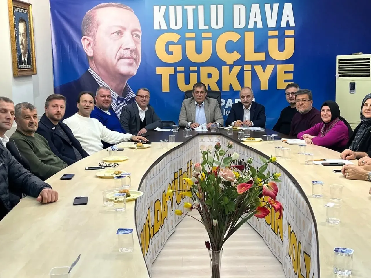 AK Parti Karamürsel, Teşkilatını Güçlendirme ve Sahada Etkinlik Stratejilerini Görüştü AK Parti Karamürsel, Teşkilatını Güçlendirme ve Sahada Etkinlik Stratejilerini Görüştü