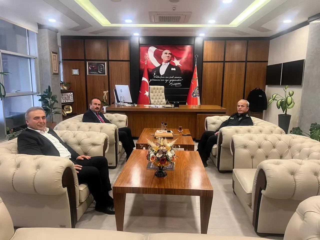 Çayırova'da Okul Güvenliği İçin Kritik Ziyaret Çayırova'da Okul Güvenliği İçin Kritik Ziyaret