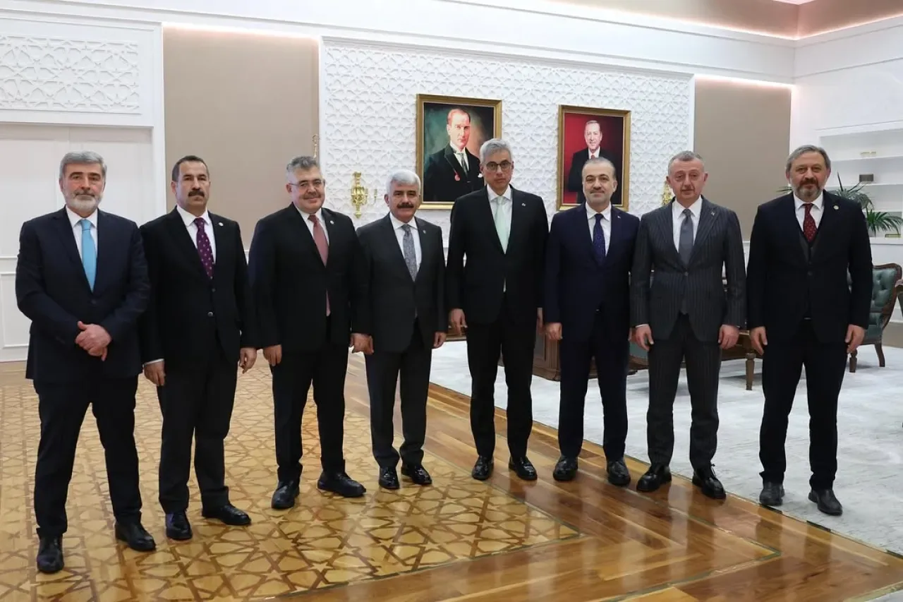 Kocaeli'nin Sağlık Yatırımları Bakan Memişoğlu ile Masaya Yatırıldı Kocaeli'nin Sağlık Yatırımları Bakan Memişoğlu ile Masaya Yatırıldı