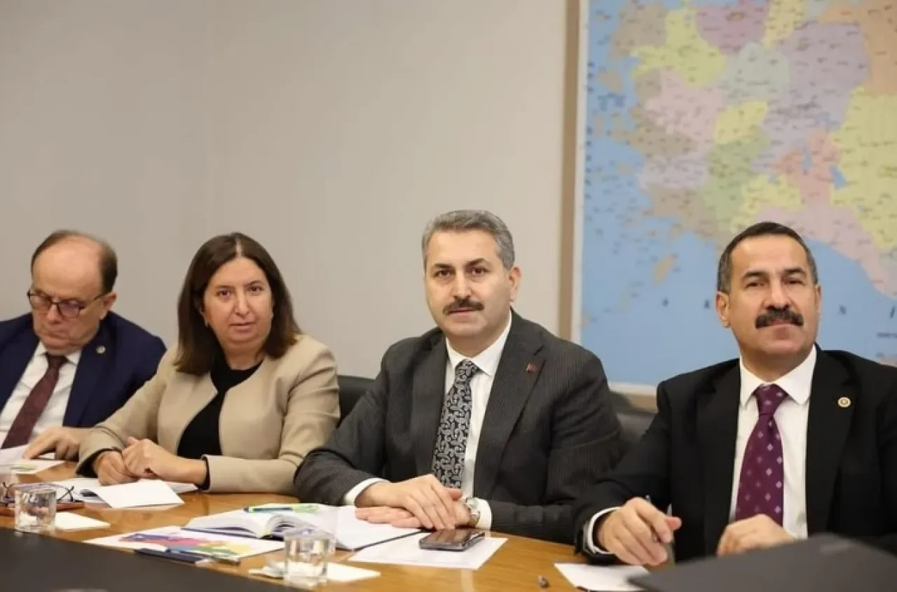 AK Parti'den Yerel Yönetimler İçin 81 İle Online İstişare AK Parti'den Yerel Yönetimler İçin 81 İle Online İstişare