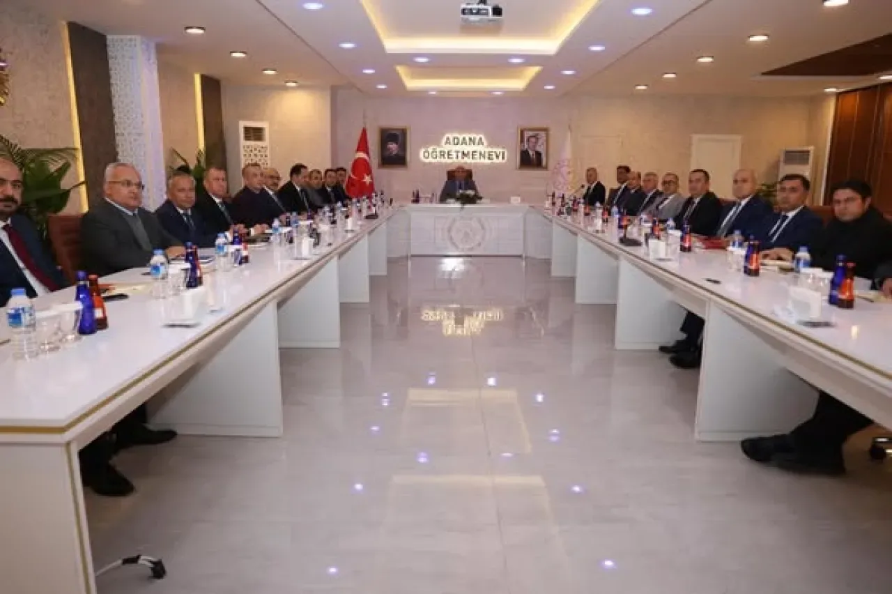 Ceyhan'da Eğitim Değerlendirme Toplantısı Gerçekleştirildi Ceyhan'da Eğitim Değerlendirme Toplantısı Gerçekleştirildi