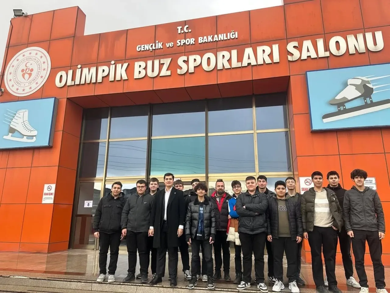 Kocaeli Gençlik Merkezi, Olimpik Buz Sporları Salonu'nda Gençlerle Buluştu Kocaeli Gençlik Merkezi, Olimpik Buz Sporları Salonu'nda Gençlerle Buluştu