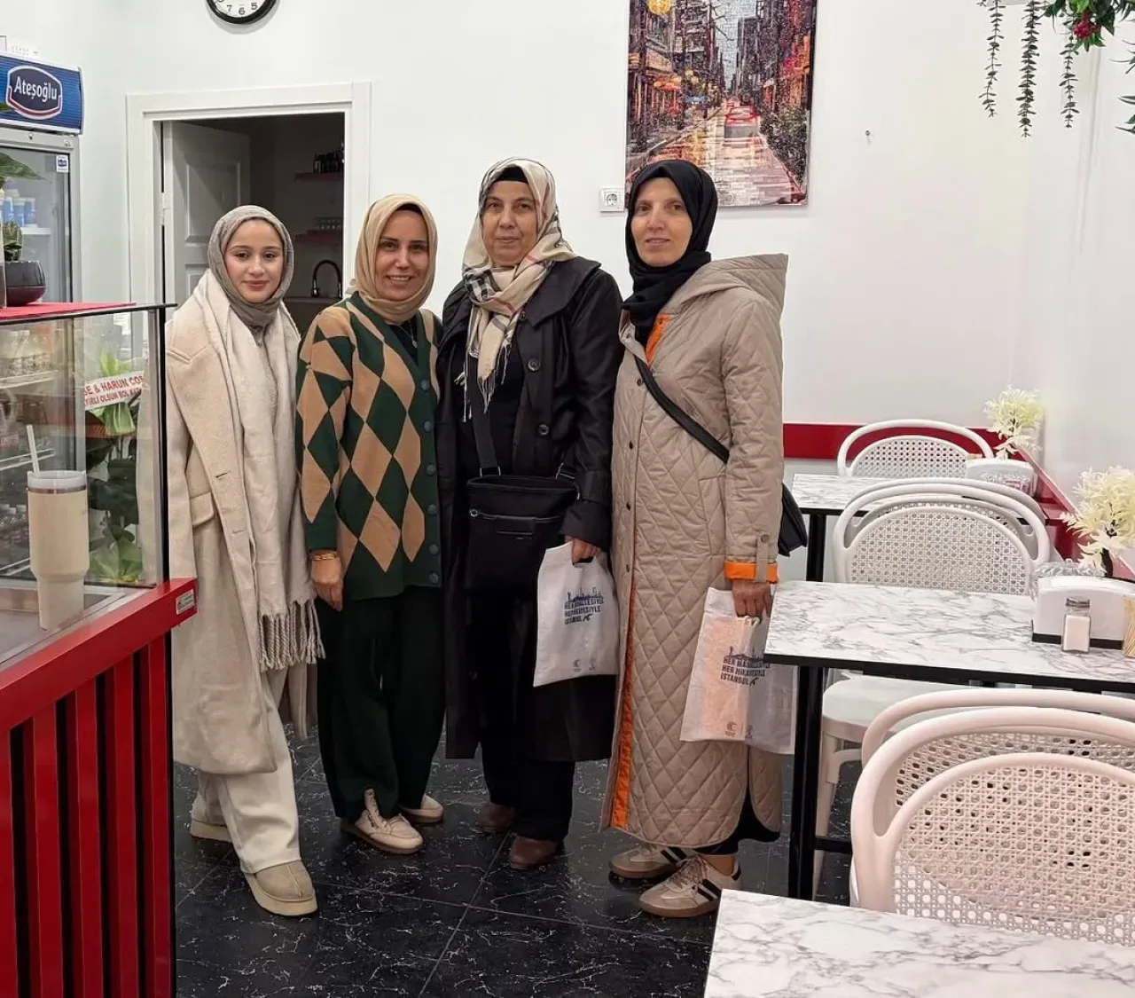 Bahçelievler'de Kadın Esnaflara Destek Ziyareti Bahçelievler'de Kadın Esnaflara Destek Ziyareti