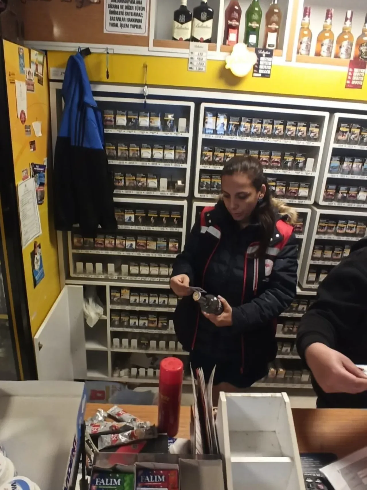 Yılbaşı Öncesi Tuzla'da Tütün ve Alkol Denetimleri Sıklaştırıldı Yılbaşı Öncesi Tuzla'da Tütün ve Alkol Denetimleri Sıklaştırıldı