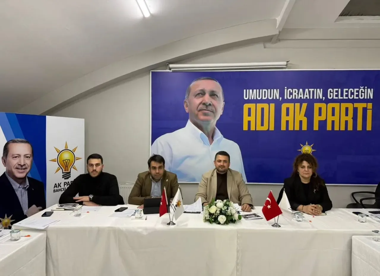 AK Parti Bahçelievler'de Teşkilat Dinamizmi: Haftalık Yönetim Kurulu Toplantısı Gerçekleşti AK Parti Bahçelievler'de Teşkilat Dinamizmi: Haftalık Yönetim Kurulu Toplantısı Gerçekleşti