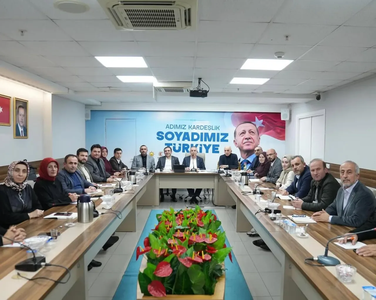 AK Parti Ümraniye'de Haftalık Yönetim Kurulu Toplantısı Gerçekleştirildi AK Parti Ümraniye'de Haftalık Yönetim Kurulu Toplantısı Gerçekleştirildi