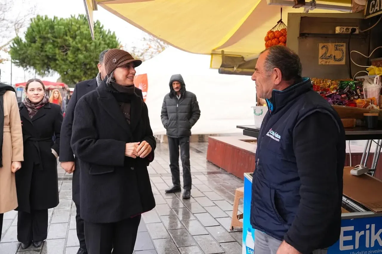 Üsküdar'da Hizmet Yerinde Değerlendiriliyor: Başkan Dedetaş, İskele Bölgesi'nde Komşularla Buluştu Üsküdar'da Hizmet Yerinde Değerlendiriliyor: Başkan Dedetaş, İskele Bölgesi'nde Komşularla Buluştu