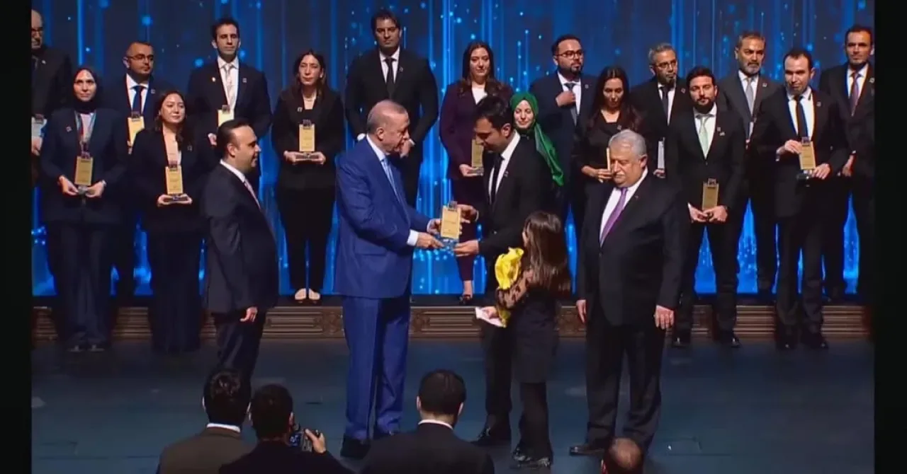 Prof. Dr. Mert İlker Hayıroğlu'na TÜBA Üstün Başarılı Genç Bilim İnsanı Ödülü Prof. Dr. Mert İlker Hayıroğlu'na TÜBA Üstün Başarılı Genç Bilim İnsanı Ödülü