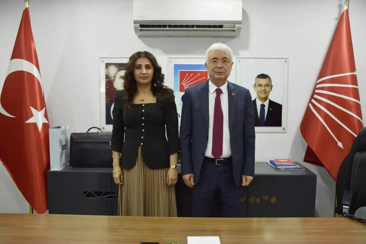 CHP Konyaaltı Yönetimi, Antalya İl Başkanı Nail Kamacı'yı Ziyaret Etti CHP Konyaaltı Yönetimi, Antalya İl Başkanı Nail Kamacı'yı Ziyaret Etti