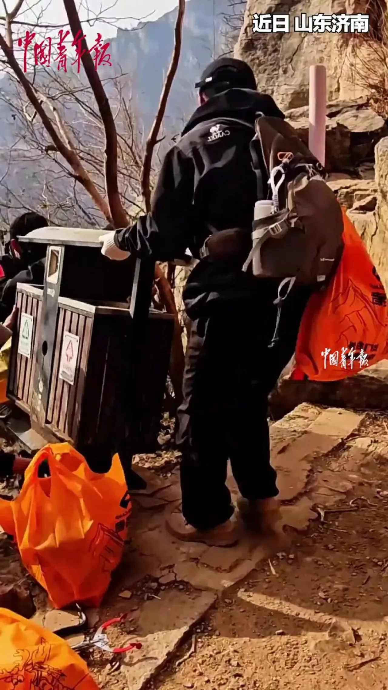 Hikingseverler Doğa Yürüyüşlerini Çevre Temizliğine Dönüştürdü Hikingseverler Doğa Yürüyüşlerini Çevre Temizliğine Dönüştürdü
