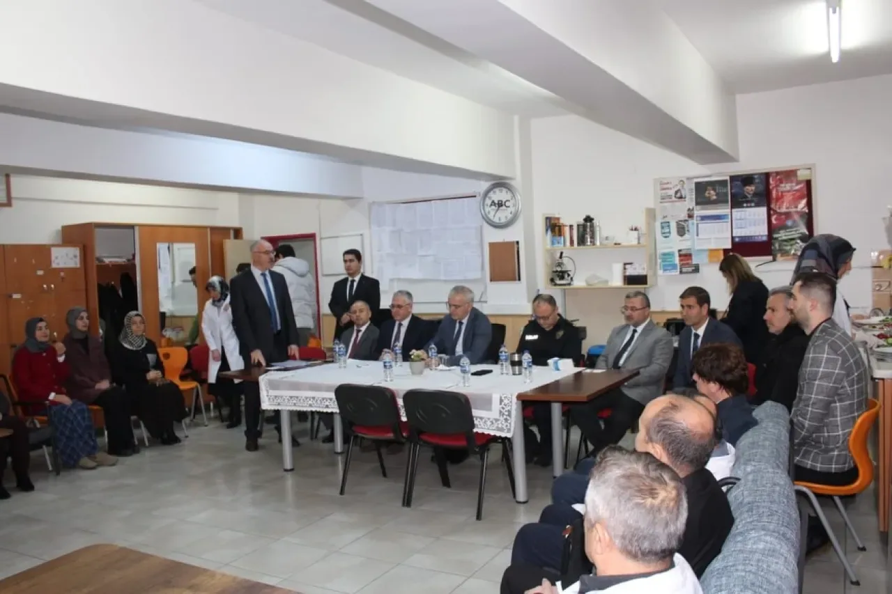 Çubuk'ta Muammer Kandemir İmam Hatip Ortaokulu'na Üst Düzey Ziyaret Çubuk'ta Muammer Kandemir İmam Hatip Ortaokulu'na Üst Düzey Ziyaret