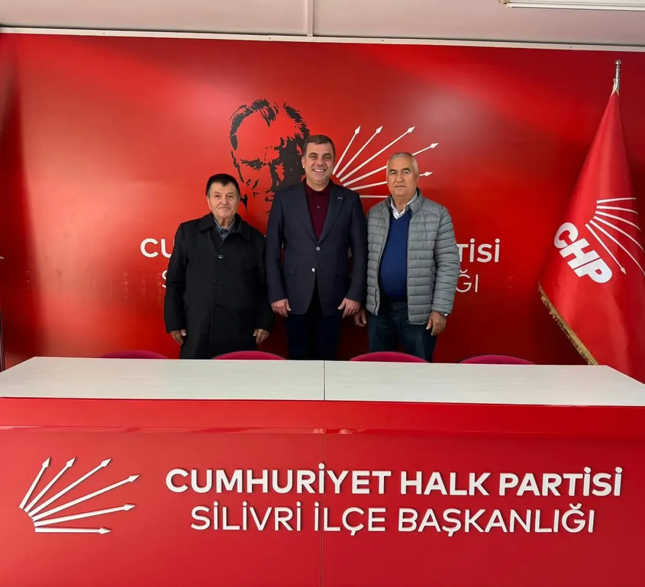 CHP Silivri'de Hareketlilik: Eski Belde Başkanından İlçe Başkanlığına Ziyaret CHP Silivri'de Hareketlilik: Eski Belde Başkanından İlçe Başkanlığına Ziyaret