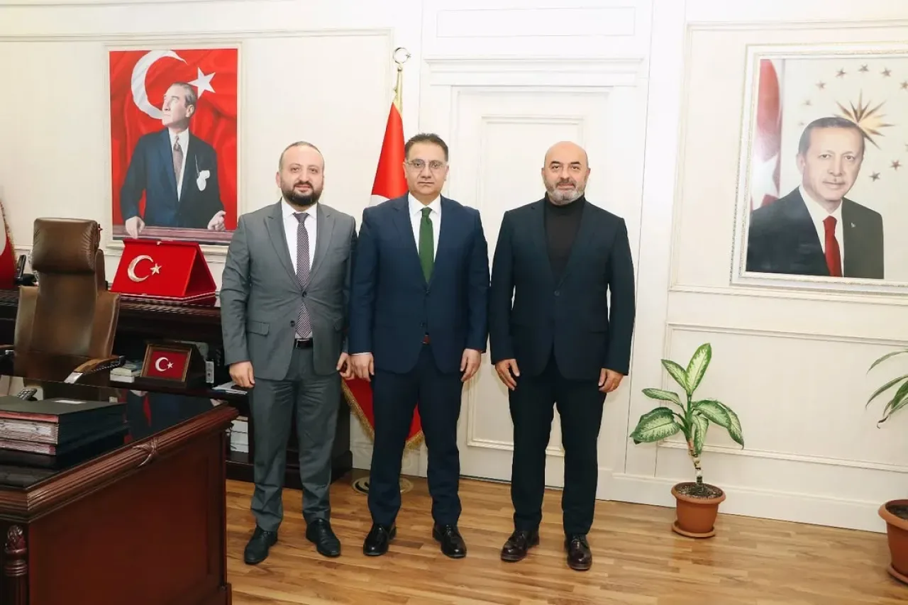 Birikim Eğitim Vakfı Yöneticilerinden Sancaktepe Kaymakamı'na Ziyaret Birikim Eğitim Vakfı Yöneticilerinden Sancaktepe Kaymakamı'na Ziyaret