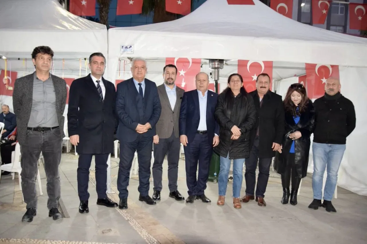 Yüreğir Belediye Başkanı Adana'da Adalet Nöbeti'nde Yüreğir Belediye Başkanı Adana'da Adalet Nöbeti'nde