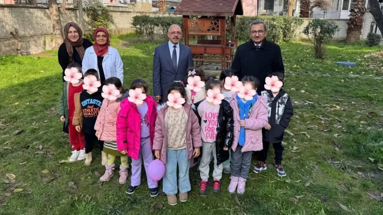 Balıkesir Müftüsü'nden 4-6 Yaş Grubu Kur'an Kursu'na Anlamlı Ziyaret Balıkesir Müftüsü'nden 4-6 Yaş Grubu Kur'an Kursu'na Anlamlı Ziyaret