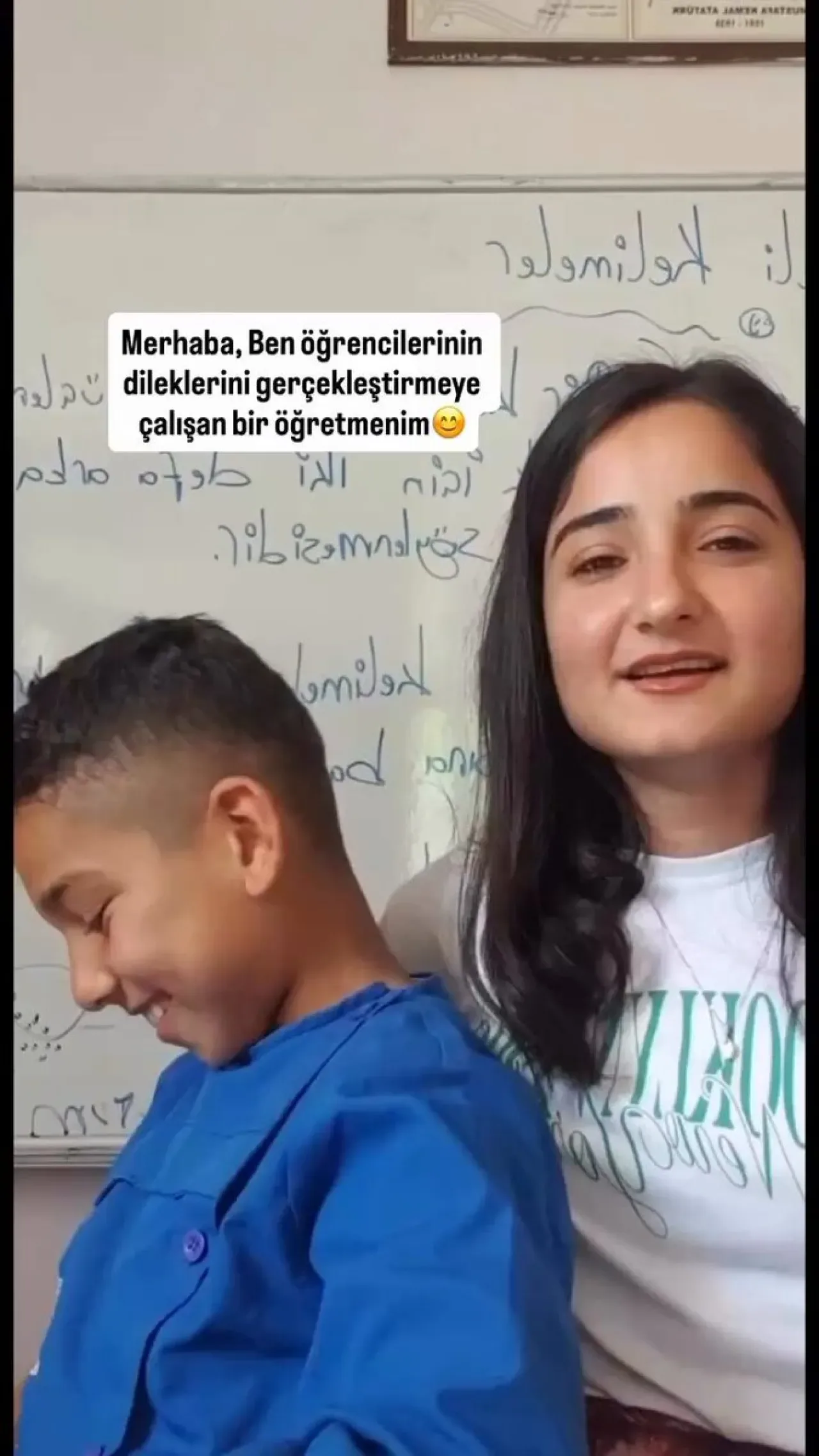 Mezun Olduğu Köy Okuluna Öğretmen Olarak Döndü, Öğrencilerini Yıl Boyunca Şaşırttı Mezun Olduğu Köy Okuluna Öğretmen Olarak Döndü, Öğrencilerini Yıl Boyunca Şaşırttı