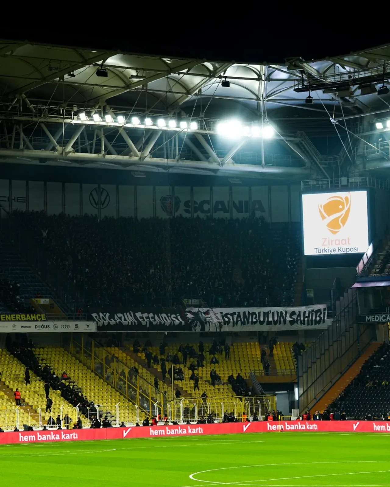 Beşiktaş'tan Tarihi Kadıköy Zaferi: Derbiyi Kazanan Taraftar Oldu Beşiktaş'tan Tarihi Kadıköy Zaferi: Derbiyi Kazanan Taraftar Oldu