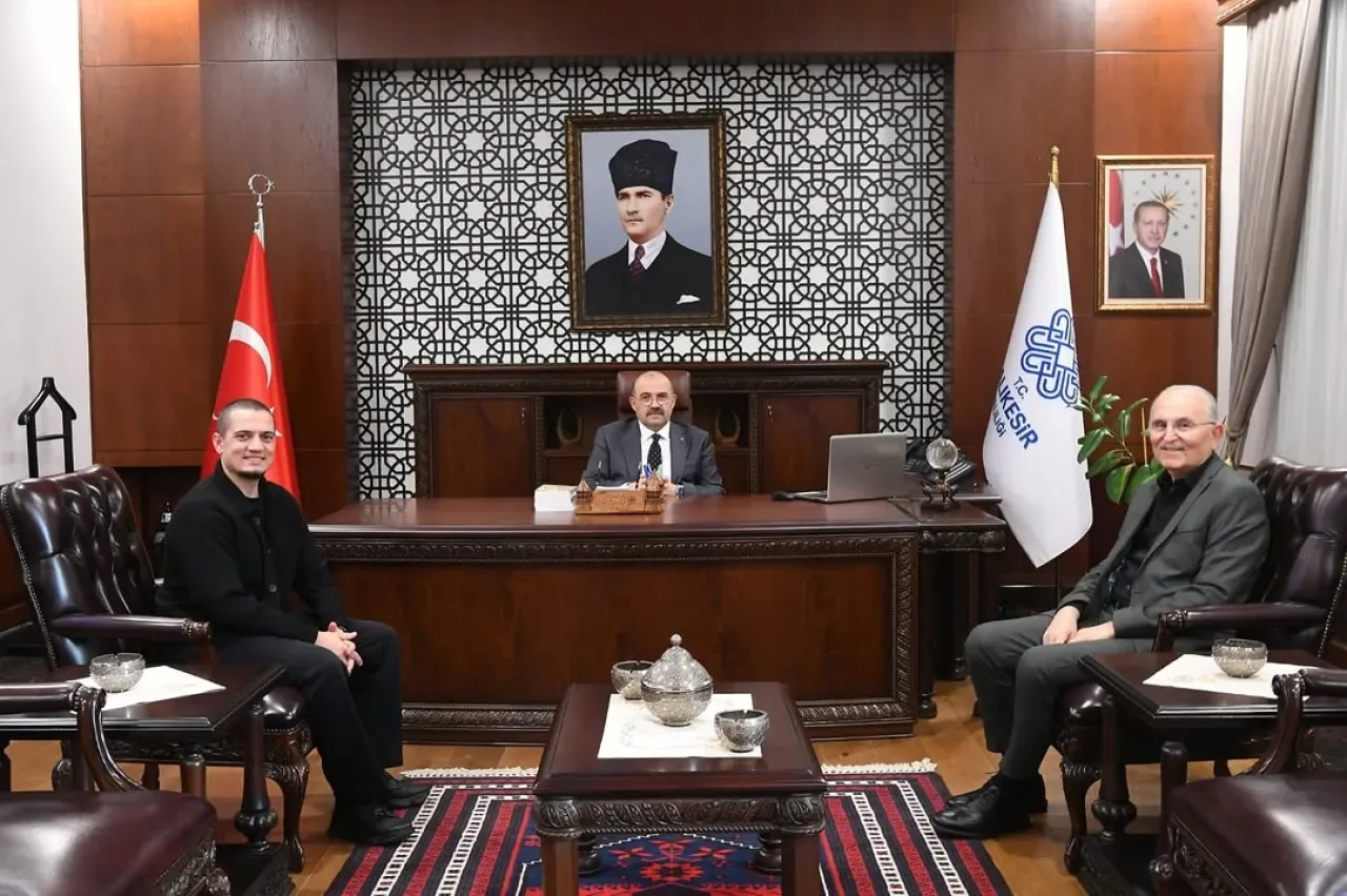 İş İnsanı Cemal Çandır, Balıkesir Valisi İsmail Ustaoğlu'nu Ziyaret Etti İş İnsanı Cemal Çandır, Balıkesir Valisi İsmail Ustaoğlu'nu Ziyaret Etti
