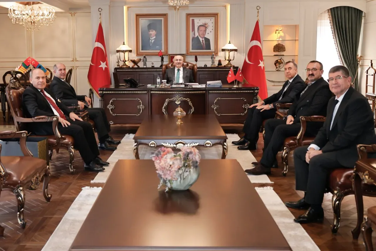 Adana Valisi Türk Dünyası İş Konseyi Üst Düzey Heyetini Ağırladı Adana Valisi Türk Dünyası İş Konseyi Üst Düzey Heyetini Ağırladı