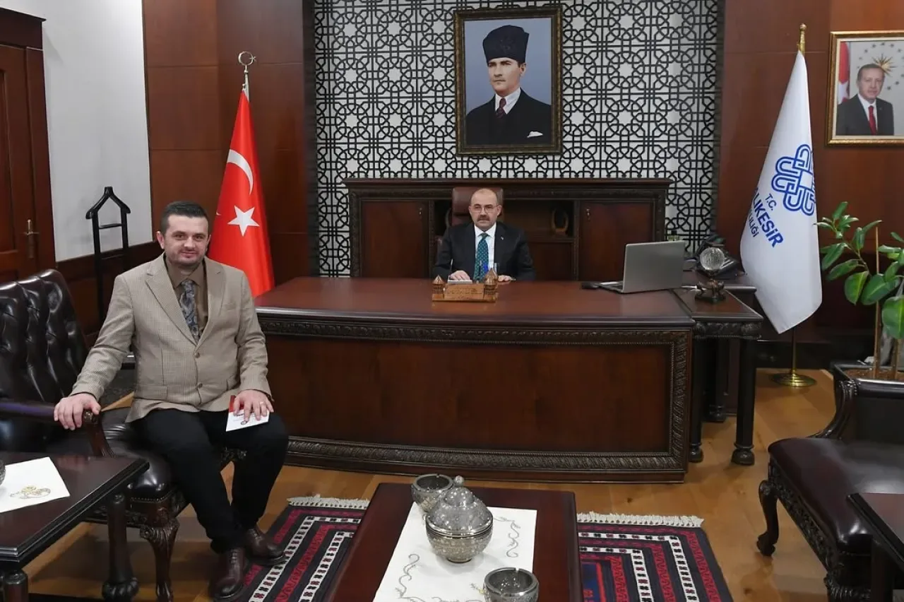 Balıkesir'de Öz Sağlık-İş Sendikası'ndan Vali Ustaoğlu'na Ziyaret Balıkesir'de Öz Sağlık-İş Sendikası'ndan Vali Ustaoğlu'na Ziyaret