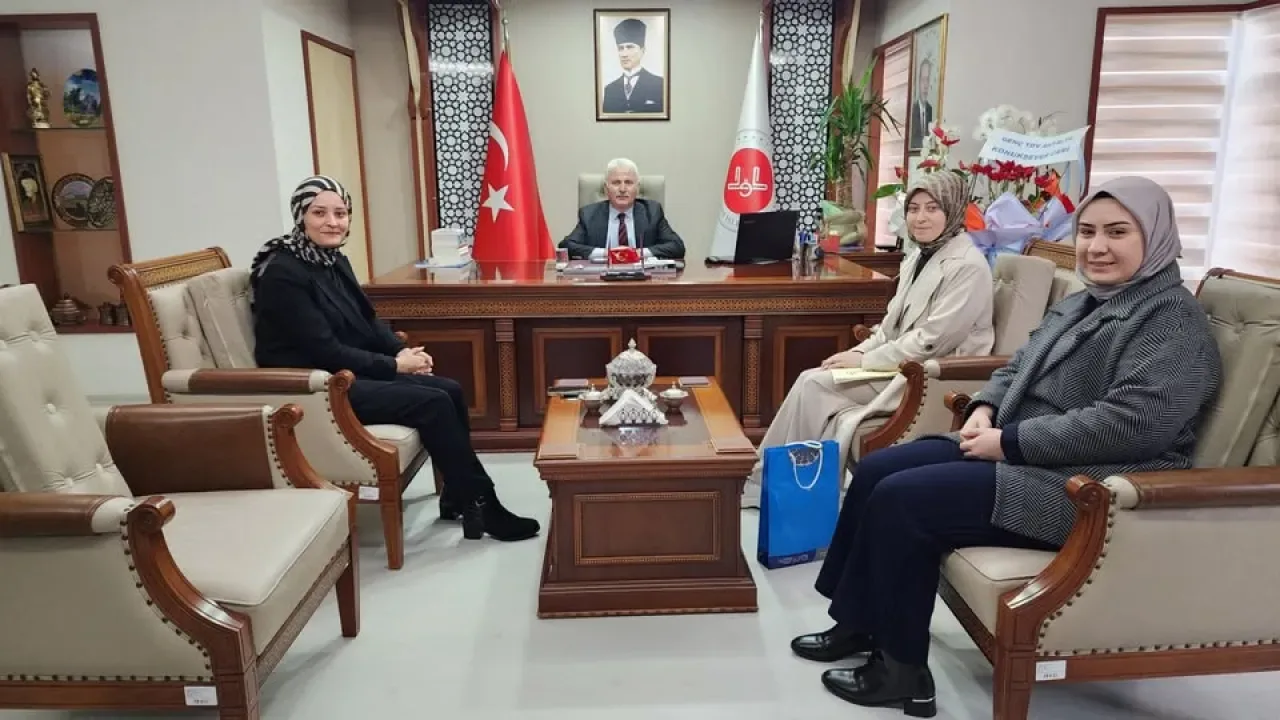 Antalya İl Müftüsü Yığman'a Yurt Yönetiminden "Hayırlı Olsun" Ziyareti Antalya İl Müftüsü Yığman'a Yurt Yönetiminden "Hayırlı Olsun" Ziyareti