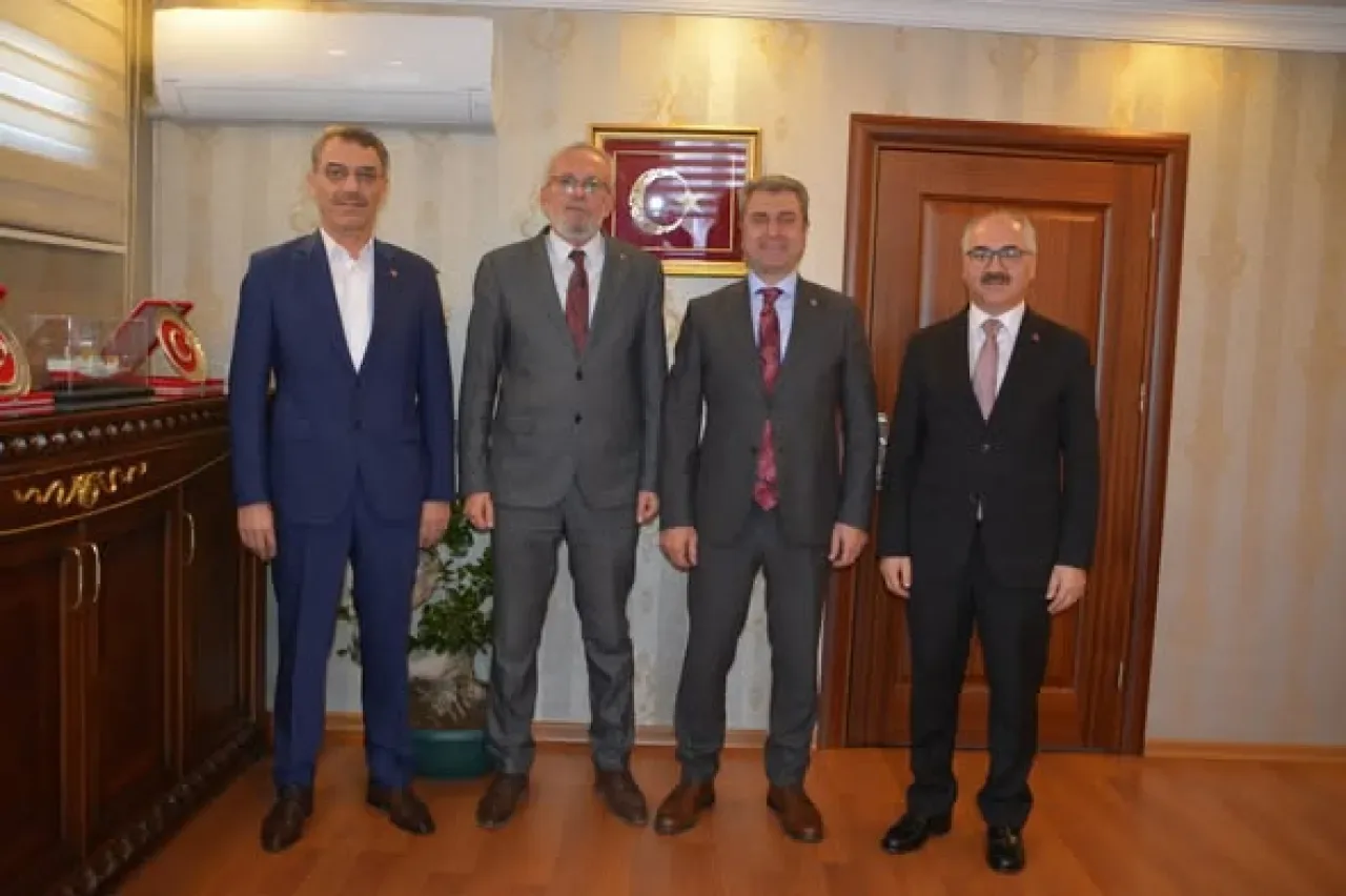Türk Harb-İş'ten TÜHİS'e Hayırlı Olsun Ziyareti Türk Harb-İş'ten TÜHİS'e Hayırlı Olsun Ziyareti