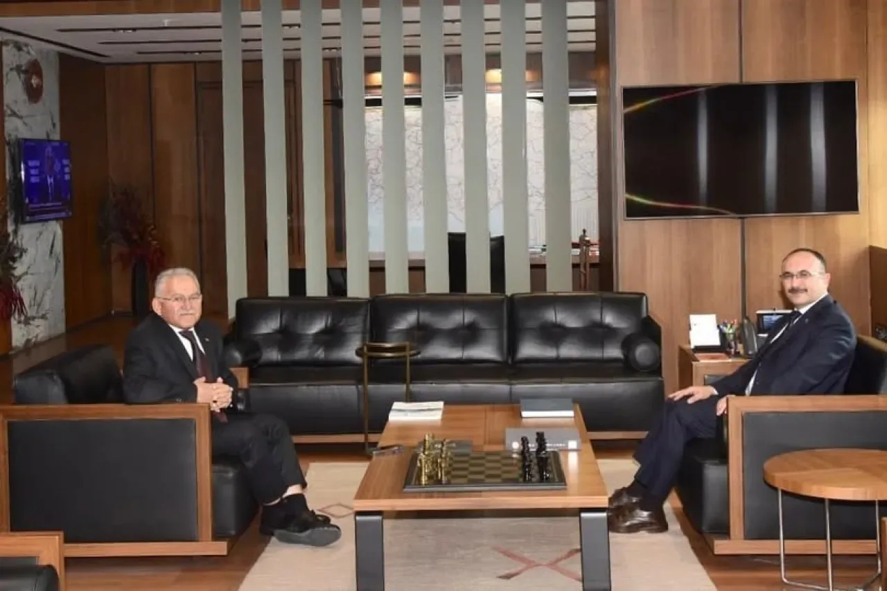 Kayseri Büyükşehir Belediye Başkanı'ndan Karayolları Genel Müdürlüğü'ne Ulaşım Ziyareti Kayseri Büyükşehir Belediye Başkanı'ndan Karayolları Genel Müdürlüğü'ne Ulaşım Ziyareti