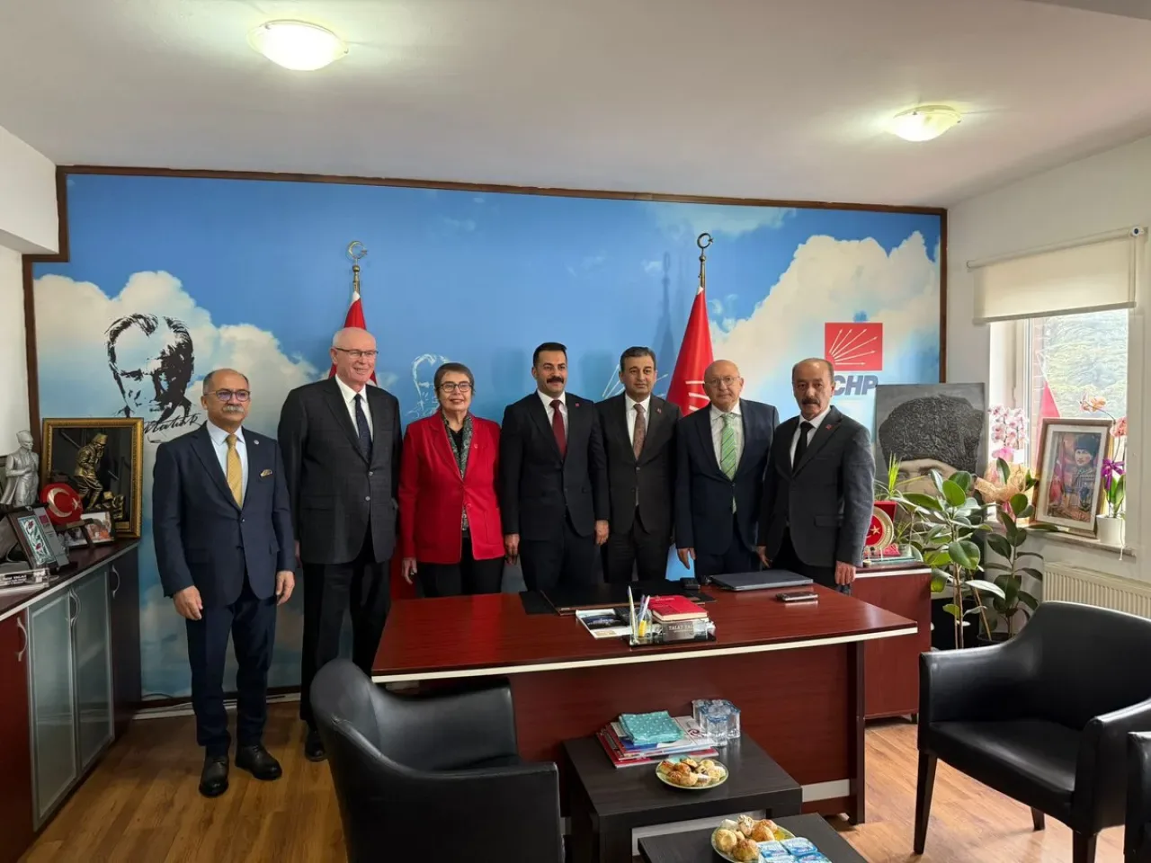 CHP'li Bulut, Eskişehir'de Örgütle Buluştu: "Mücadeleyi Büyütüyoruz" CHP'li Bulut, Eskişehir'de Örgütle Buluştu: "Mücadeleyi Büyütüyoruz"