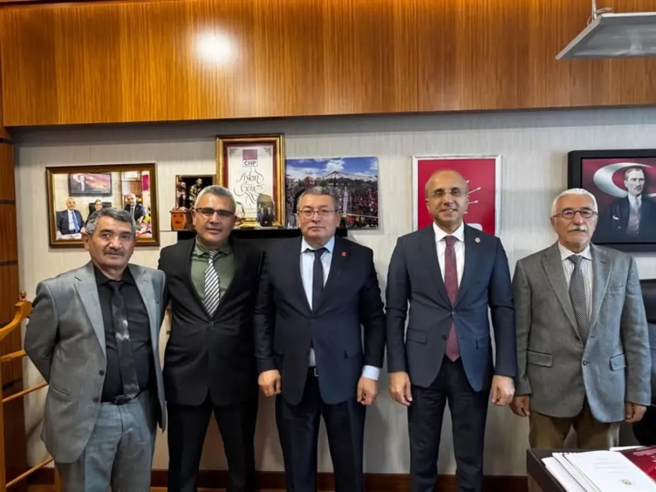 CHP'li Aşkın Genç, Akkışla İlçe Yönetimini TBMM'de Ağırladı CHP'li Aşkın Genç, Akkışla İlçe Yönetimini TBMM'de Ağırladı
