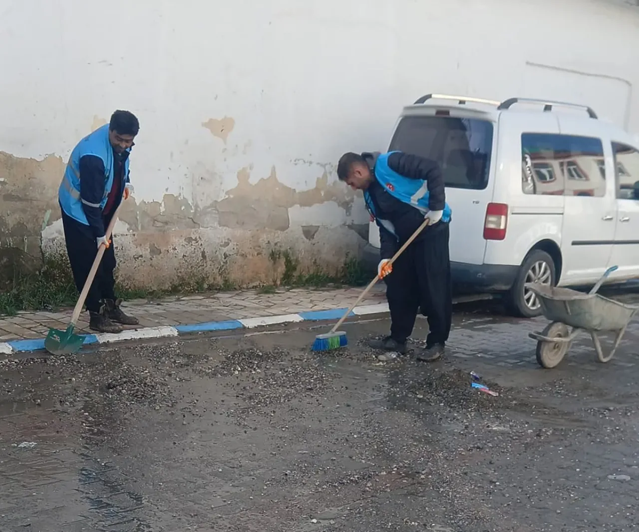 Feke'de Kış Hazırlığı: Cadde ve Sokaklarda Temizlik Seferberliği Feke'de Kış Hazırlığı: Cadde ve Sokaklarda Temizlik Seferberliği
