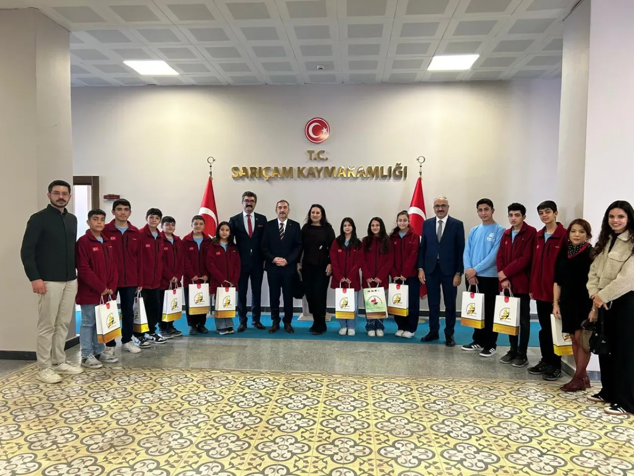 Sarıçam'dan Roma'ya Eğitim Zaferi: Fibonacci Robot Olimpiyatları'nda Dünya Derecesi Sarıçam'dan Roma'ya Eğitim Zaferi: Fibonacci Robot Olimpiyatları'nda Dünya Derecesi