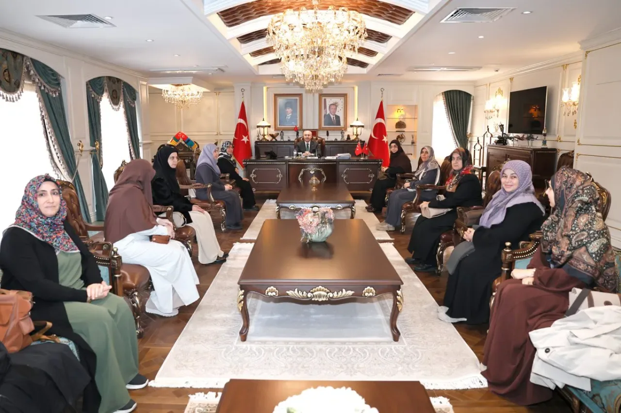 Adana Valisi, Sivil Toplum Kadın Temsilcilerini Makamında Ağırladı Adana Valisi, Sivil Toplum Kadın Temsilcilerini Makamında Ağırladı