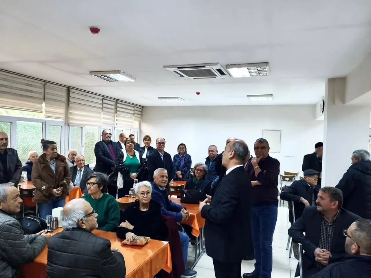 Balıkesir'de Vefa Buluşması: Emekliler Geçmişin Hizmetlerini Andı Balıkesir'de Vefa Buluşması: Emekliler Geçmişin Hizmetlerini Andı