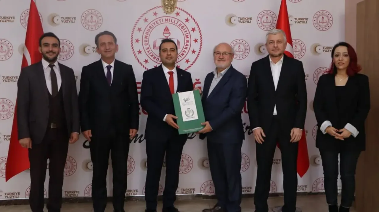 Elmadağ'da Eğitim ve İyilik Ele Ele: "Her Sınıfın Bir Yetim Kardeşi Var" Elmadağ'da Eğitim ve İyilik Ele Ele: "Her Sınıfın Bir Yetim Kardeşi Var"