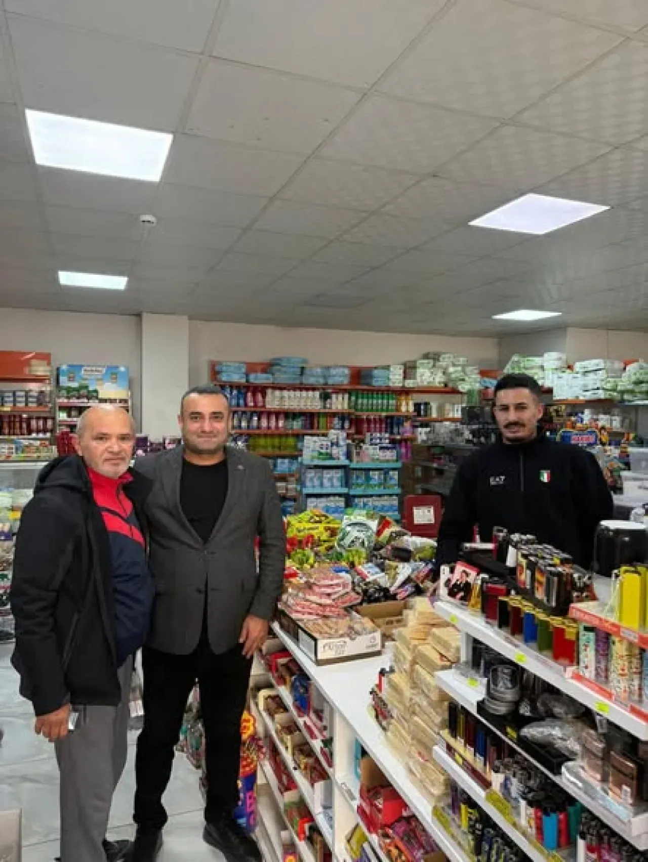MHP'den Mahalle Esnafına "Derdin Derdimizdir" Ziyareti MHP'den Mahalle Esnafına "Derdin Derdimizdir" Ziyareti