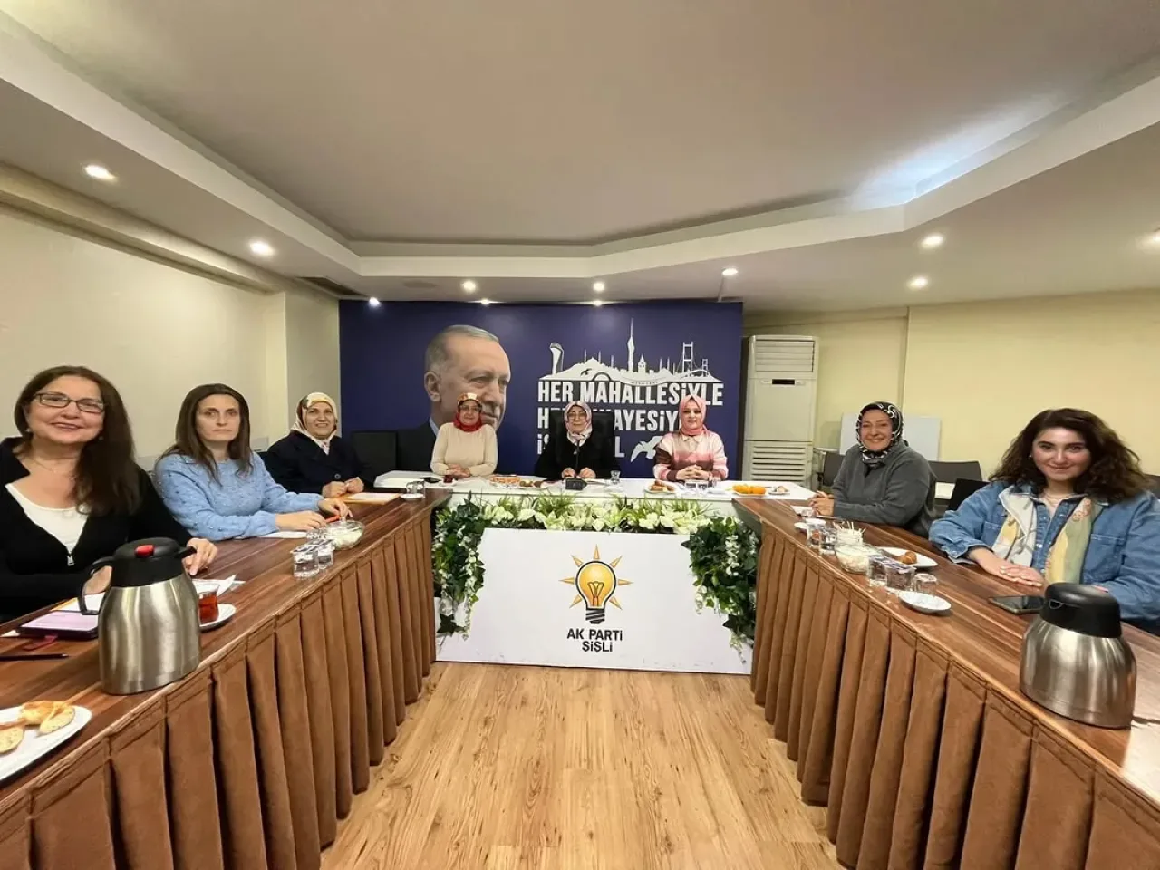 Şişli AK Parti Kadın Kolları'ndan Genişletilmiş Yönetim Kurulu Toplantısı Şişli AK Parti Kadın Kolları'ndan Genişletilmiş Yönetim Kurulu Toplantısı