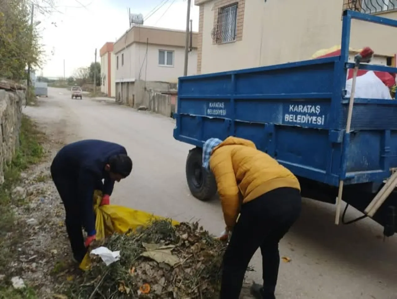 Karataş'ın Bahçe Mahallesi'nde Temizlik Seferberliği Karataş'ın Bahçe Mahallesi'nde Temizlik Seferberliği