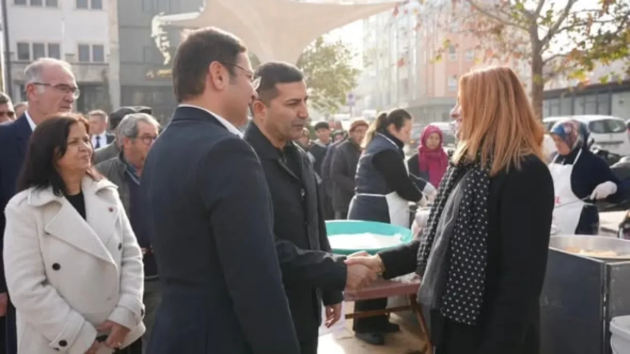 Sındırgı'da Deprem Sonrası Anlamlı Dayanışma: Lokma Hayrı Sındırgı'da Deprem Sonrası Anlamlı Dayanışma: Lokma Hayrı