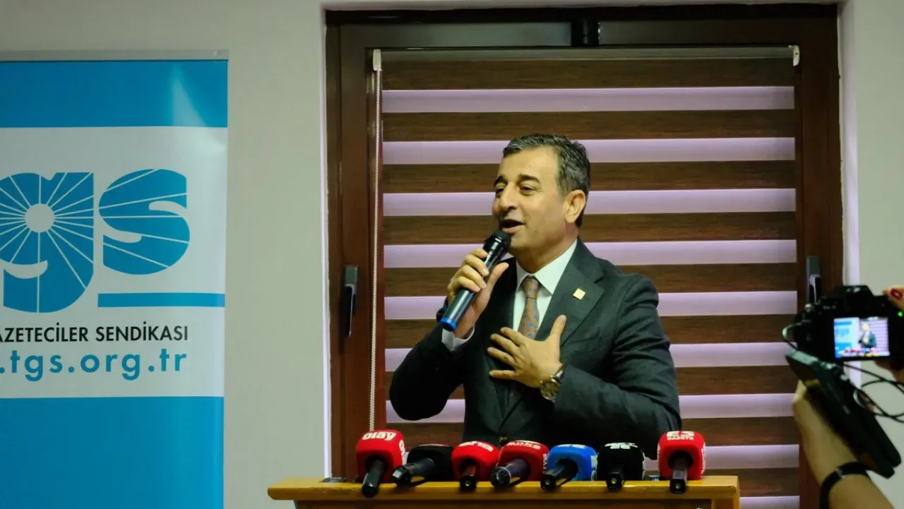 Eskişehir'de Tarihi Adım: Gazeteciler İlk Kez Toplu İş Sözleşmesi İmzaladı Eskişehir'de Tarihi Adım: Gazeteciler İlk Kez Toplu İş Sözleşmesi İmzaladı