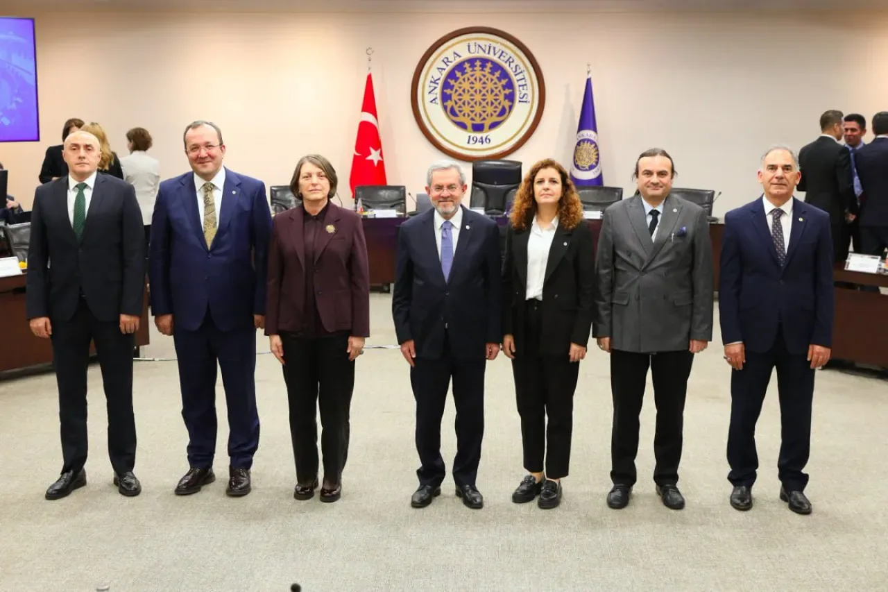 Ankara Üniversitesi'nde 69 Saatlik Fikir Maratonu: Gelecek Atölyelerle Şekilleniyor Ankara Üniversitesi'nde 69 Saatlik Fikir Maratonu: Gelecek Atölyelerle Şekilleniyor