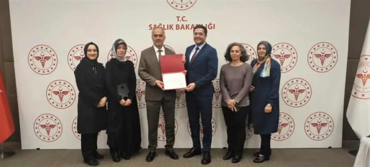 Balıkesir İl Sağlık Müdürlüğü'ne "Beslenme Dostu ve Fiziksel Aktiviteyi Destekleyen İşyeri" Belgesi Balıkesir İl Sağlık Müdürlüğü'ne "Beslenme Dostu ve Fiziksel Aktiviteyi Destekleyen İşyeri" Belgesi