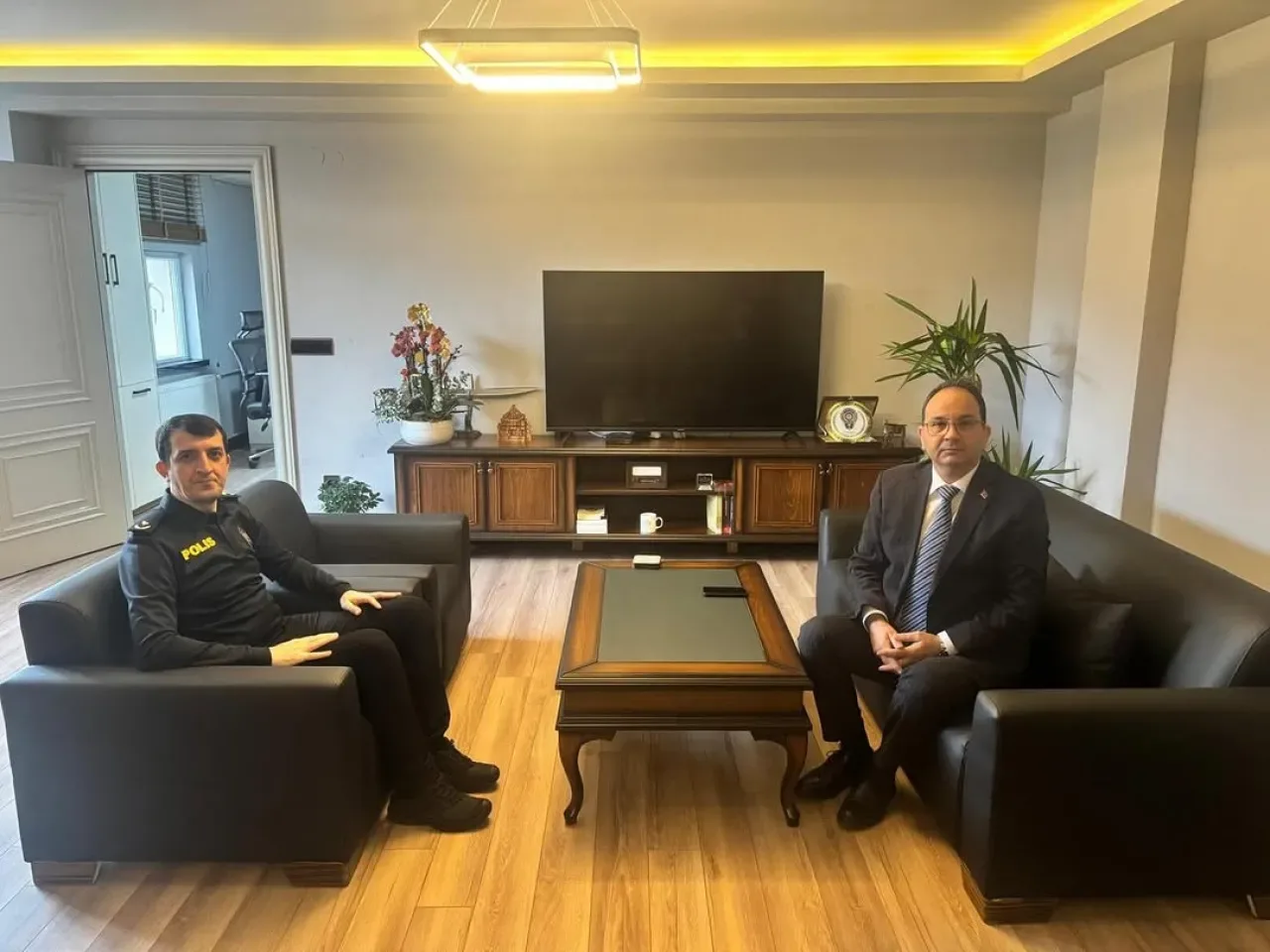 Şişli Kaymakamı Cevdet Ertürkmen, İlçe Emniyet Müdürlüğü'nde Şişli Kaymakamı Cevdet Ertürkmen, İlçe Emniyet Müdürlüğü'nde